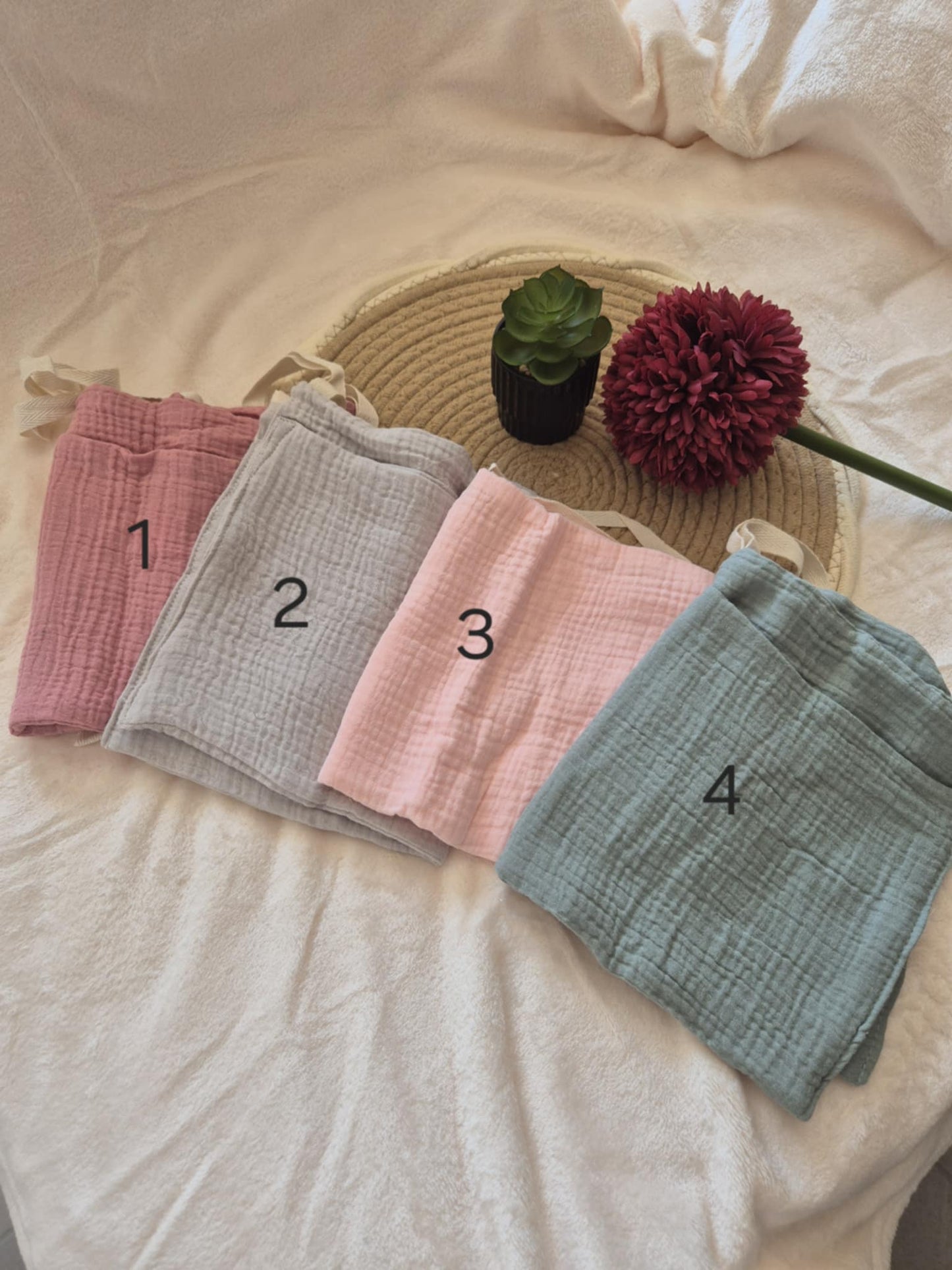 🛏️ Organisateur de lit – Tout à portée de main