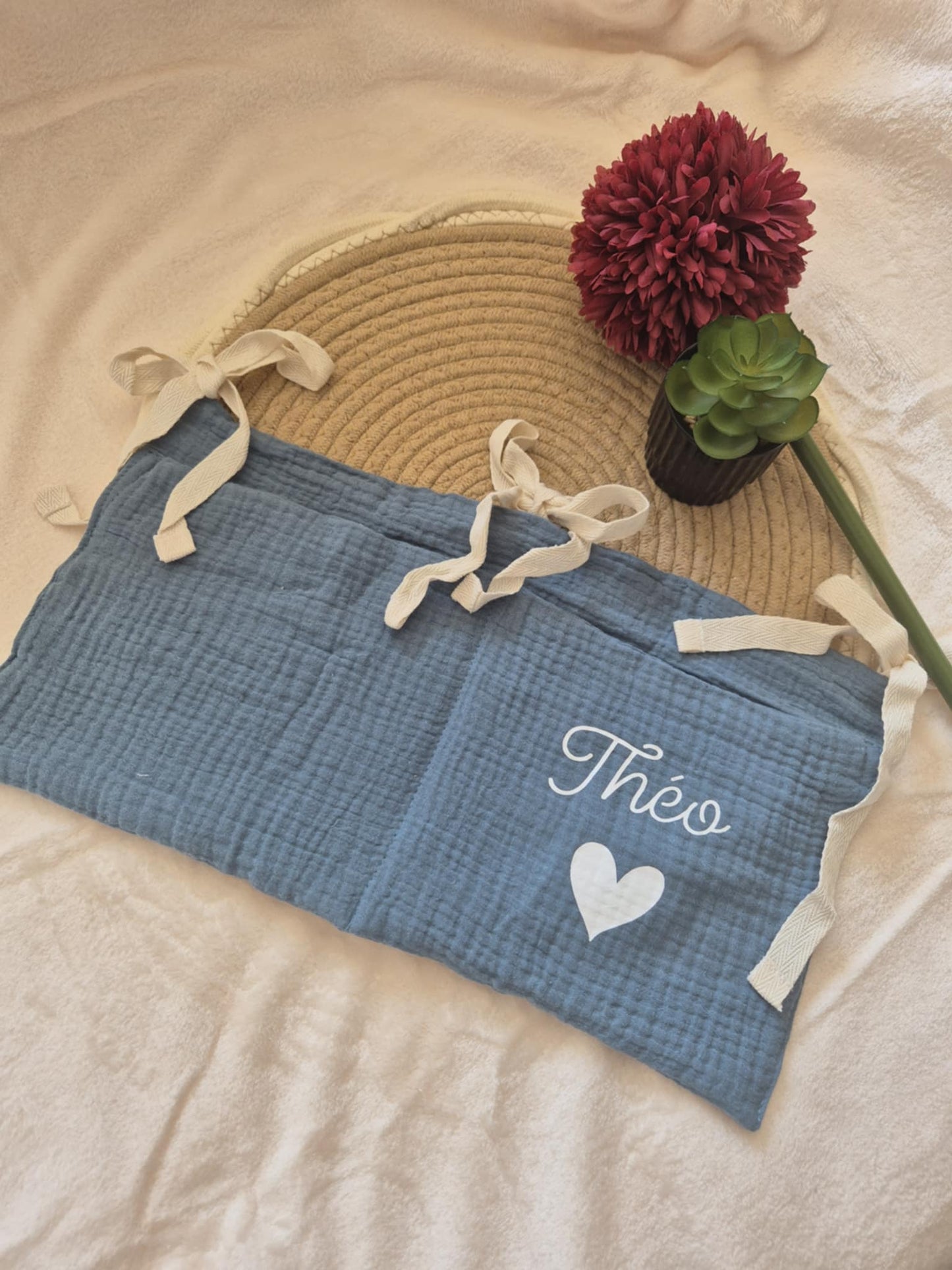 🛏️ Organisateur de lit – Tout à portée de main